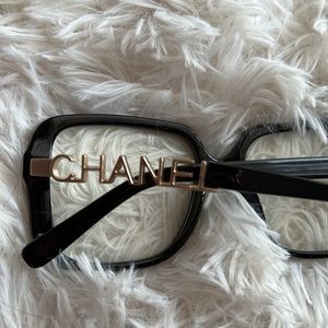 Chanel glasses NO perscription! No scratches. Brand new never used!